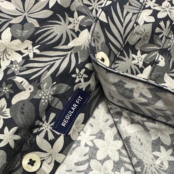 Chubbies Grey Floral Men’s Small Short Sleeve Button Down Shirt Travel Hawaiian - Picture 6 of 10